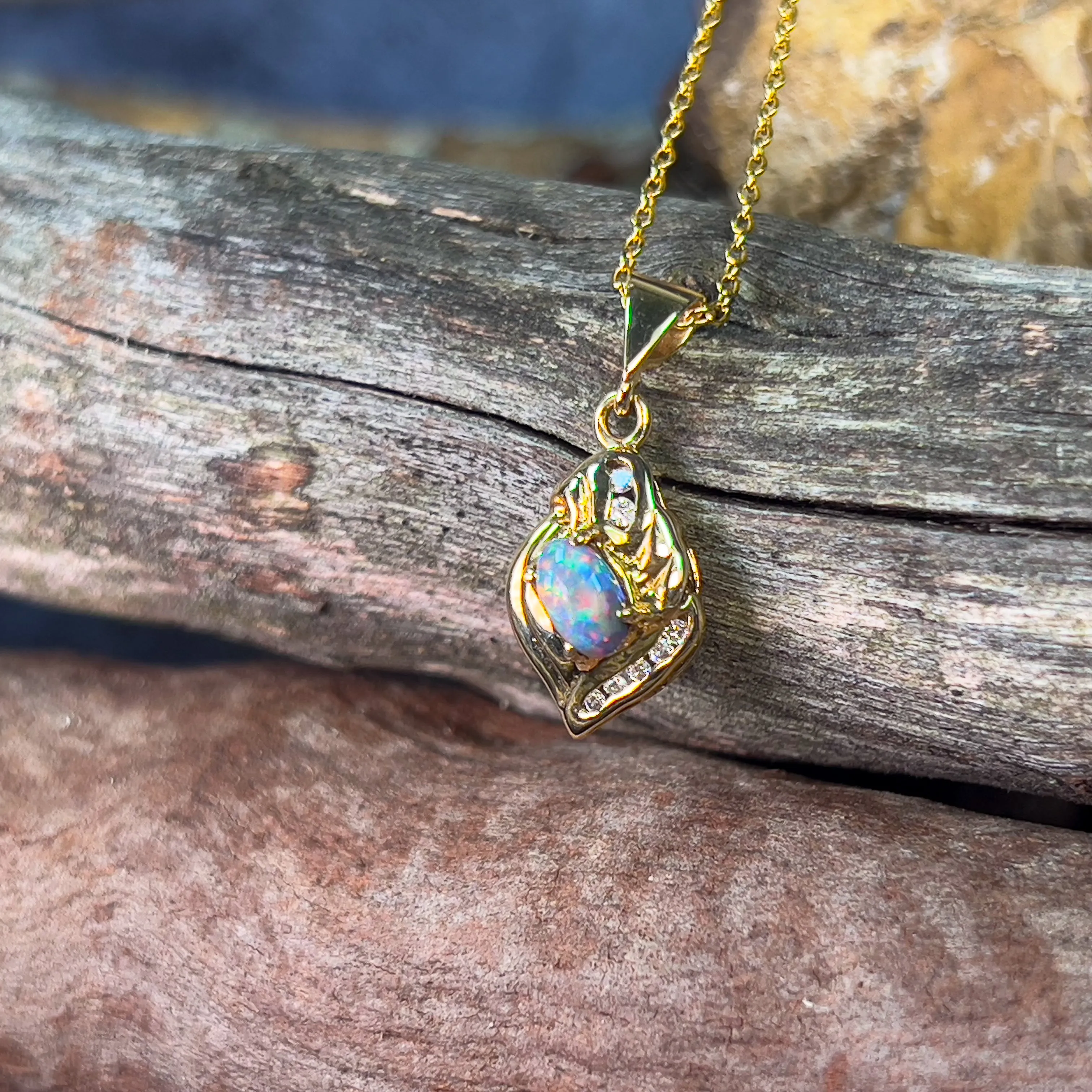 18kt Yellow Gold Black Opal 0.45ct pendant