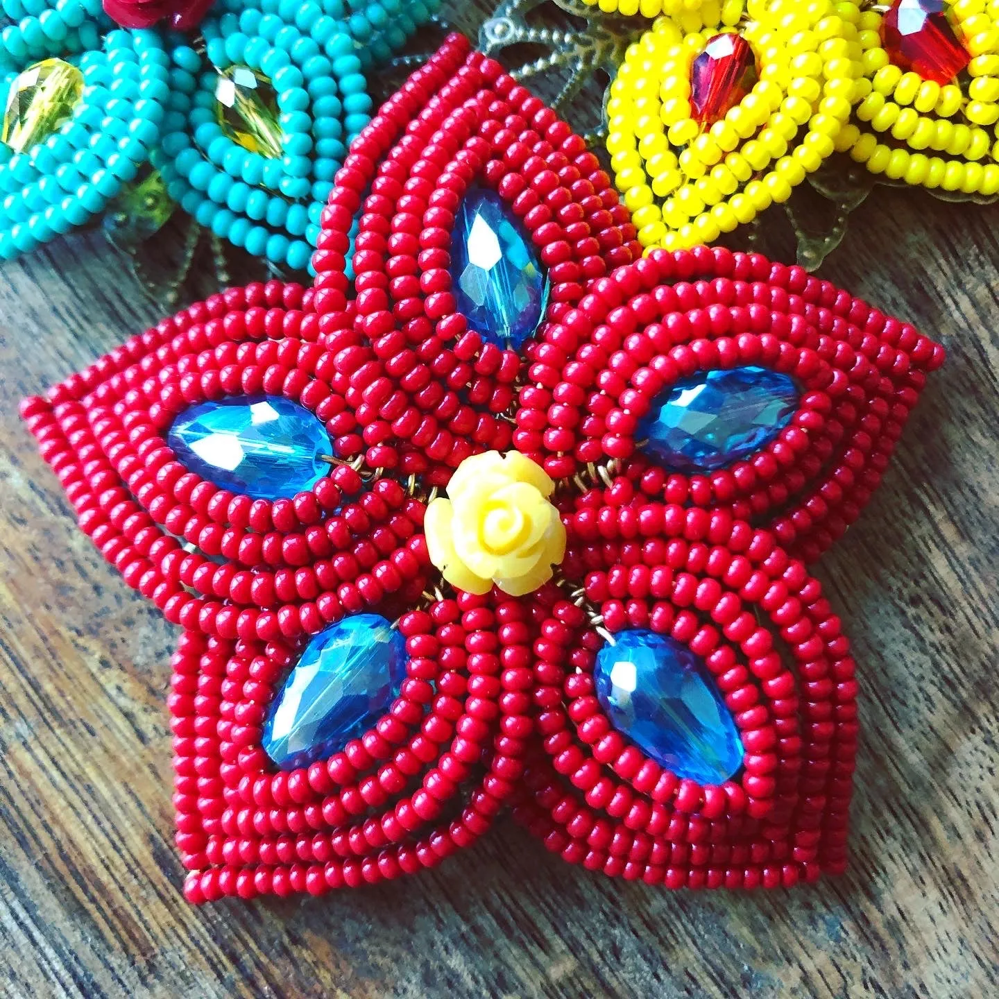 Como La Flor Beaded Flower Necklace