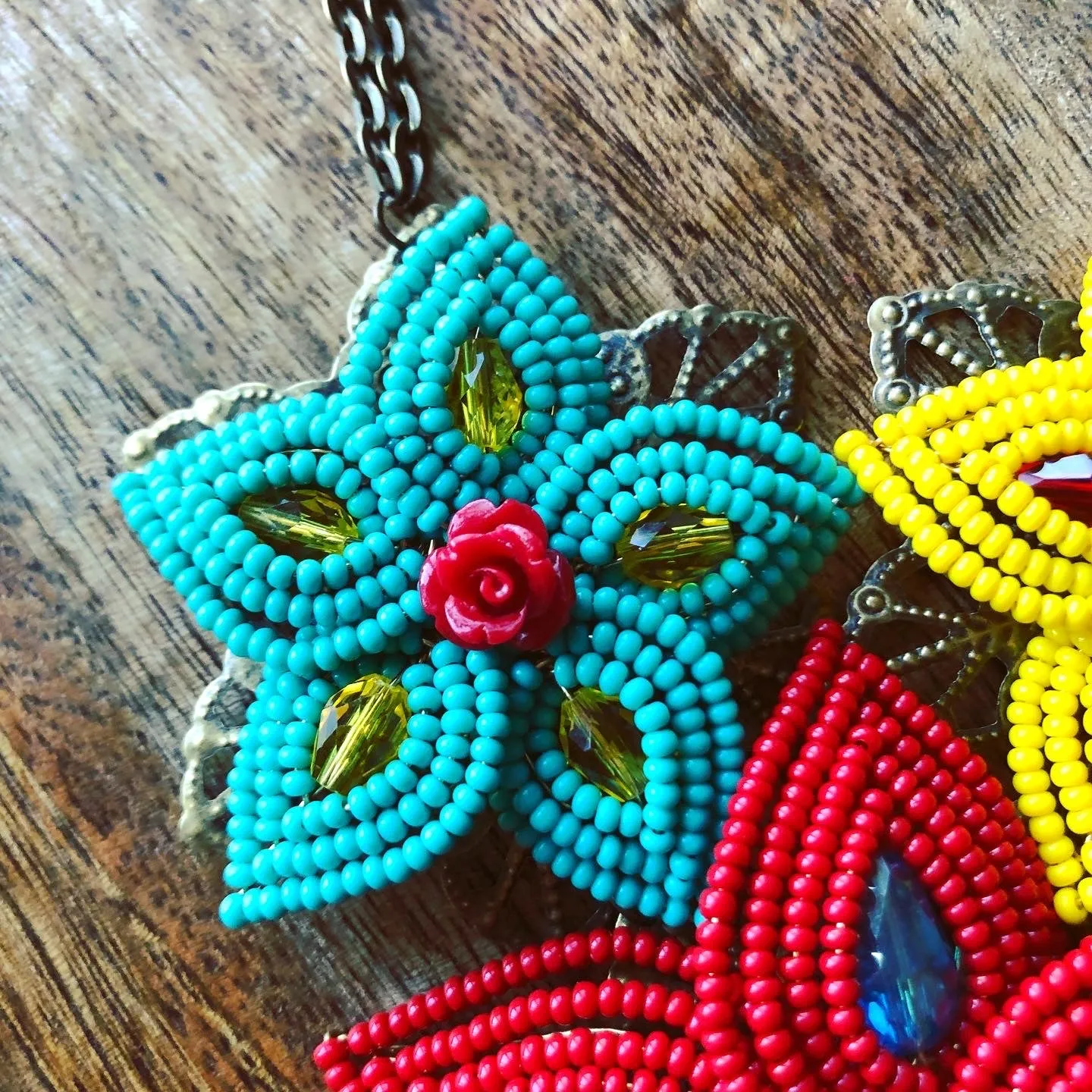 Como La Flor Beaded Flower Necklace