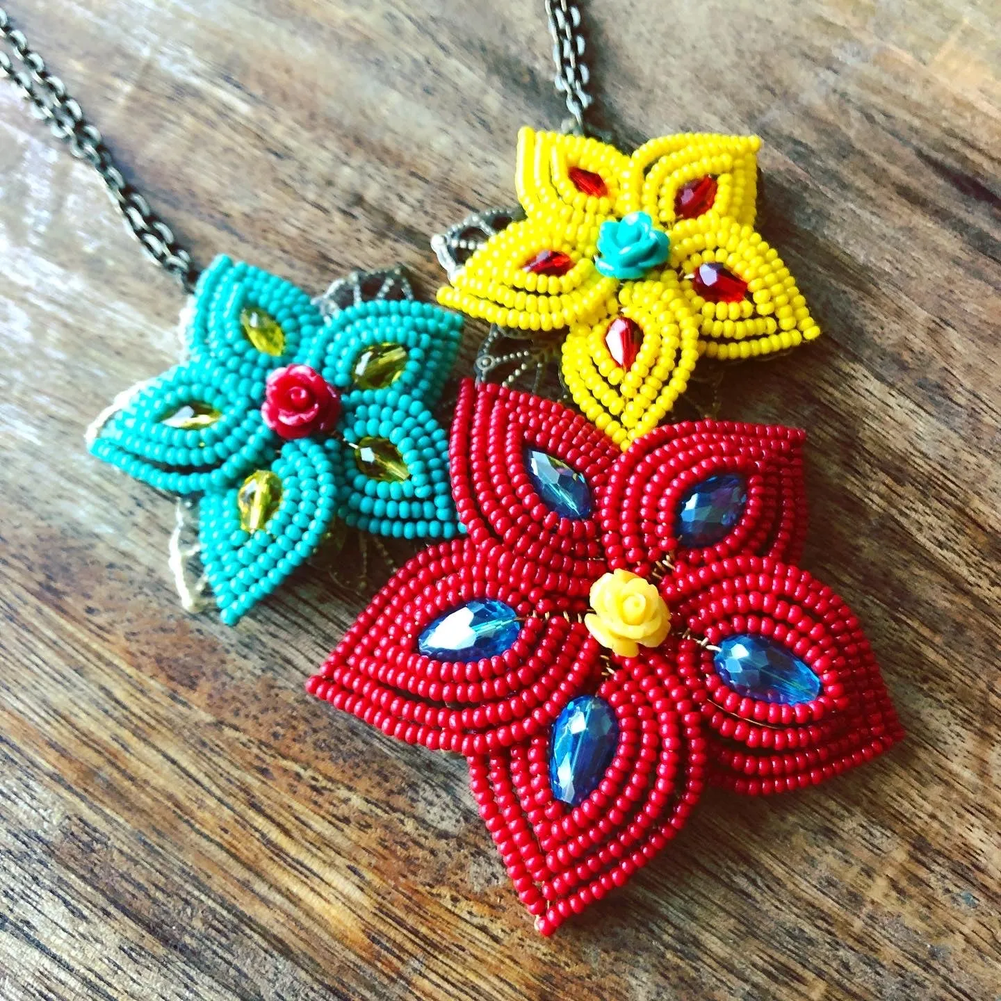 Como La Flor Beaded Flower Necklace