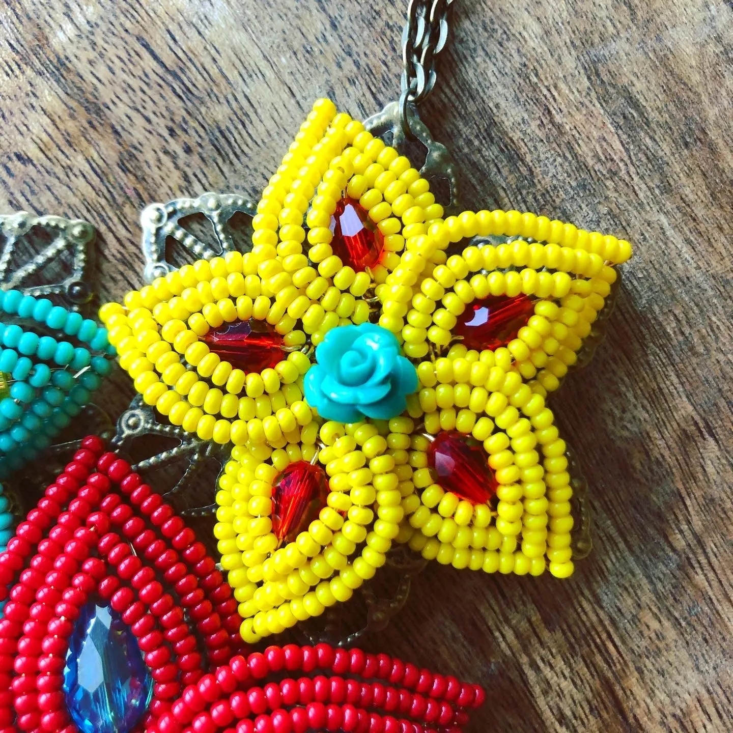 Como La Flor Beaded Flower Necklace