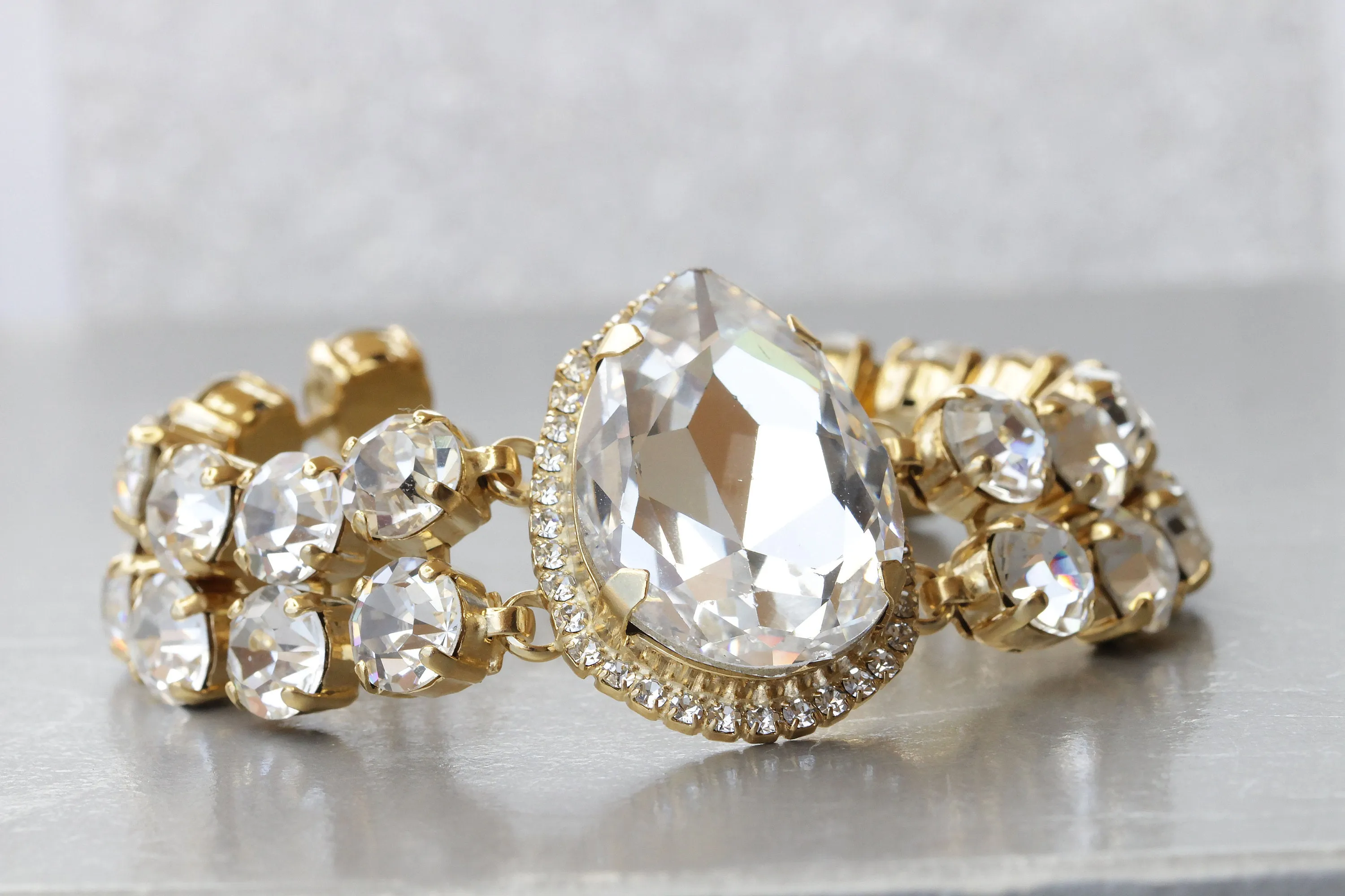 CRYSTAL STATEMENT NECKLACE