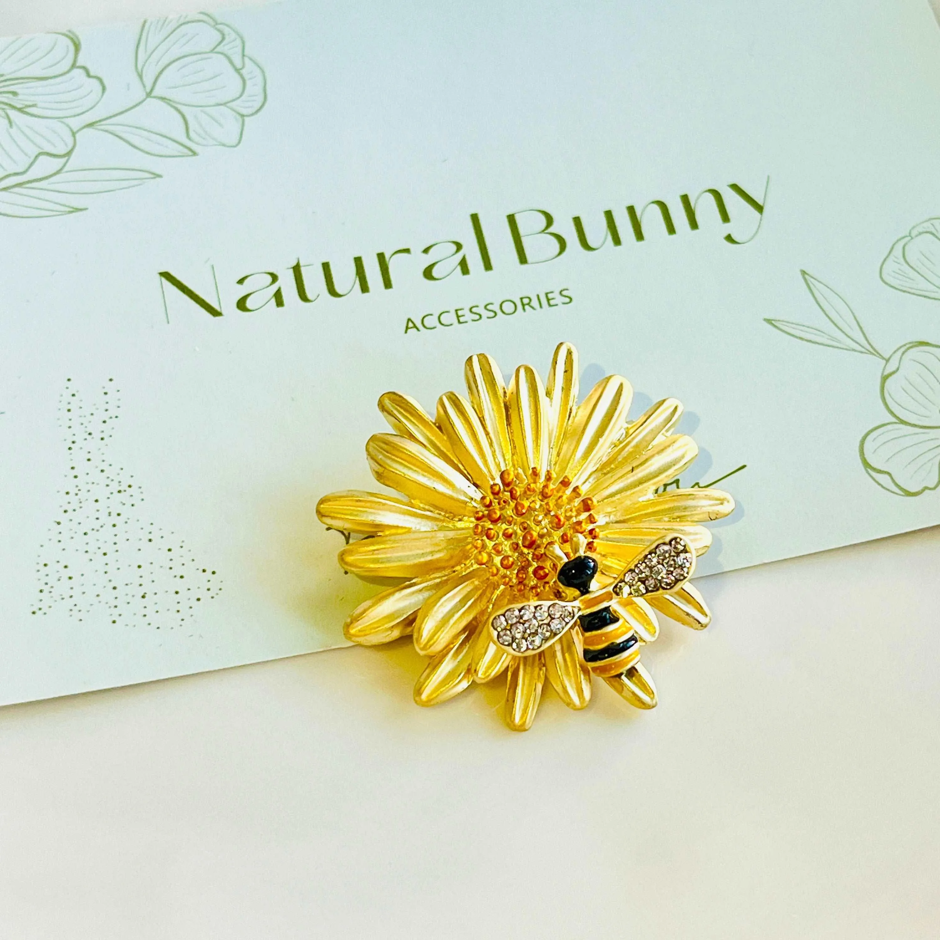 Golden Bee & Daisy Brooch