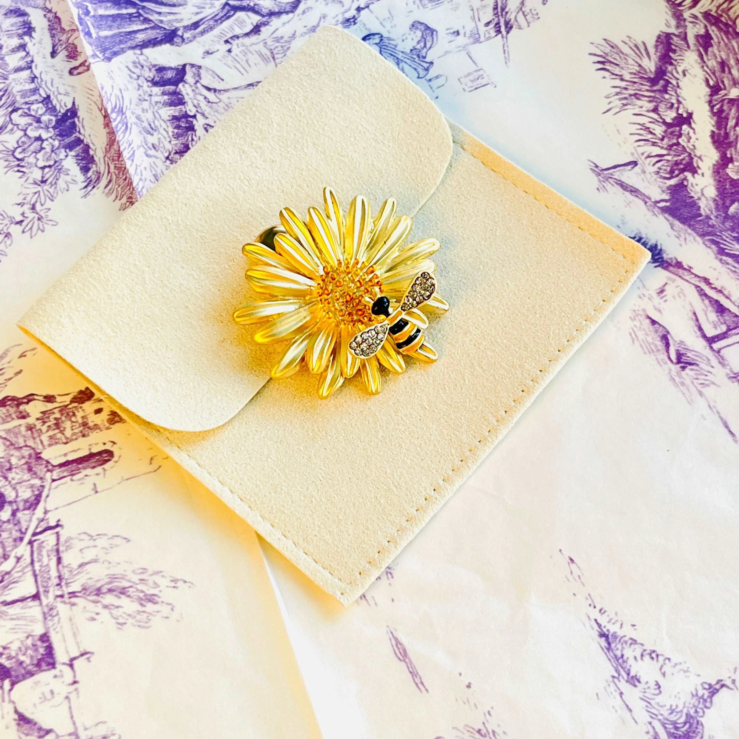 Golden Bee & Daisy Brooch