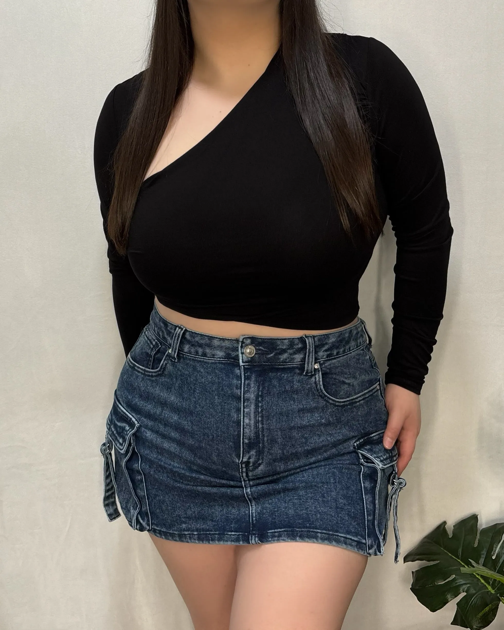 Nicole Asymmetric Top (Black)