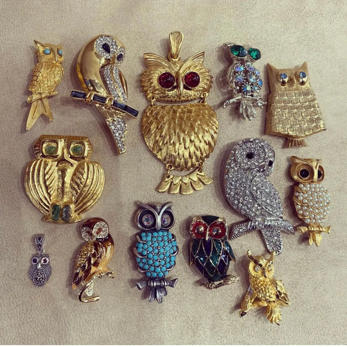Vintage owl  brooch with sapphire blue